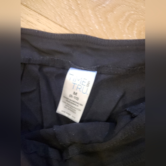 TIME AND TRU | Black stretch capris - Picture 5 of 6